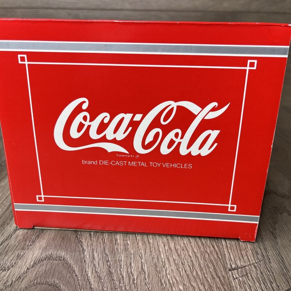 Hartoy Coca Cola 1936 Ford Delivery Truck 1:18 Scale Solido - 1979 - Picture 11 of 14